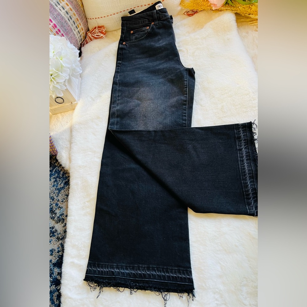 Zara brand new culottes carbon black jeans, with frayed hem